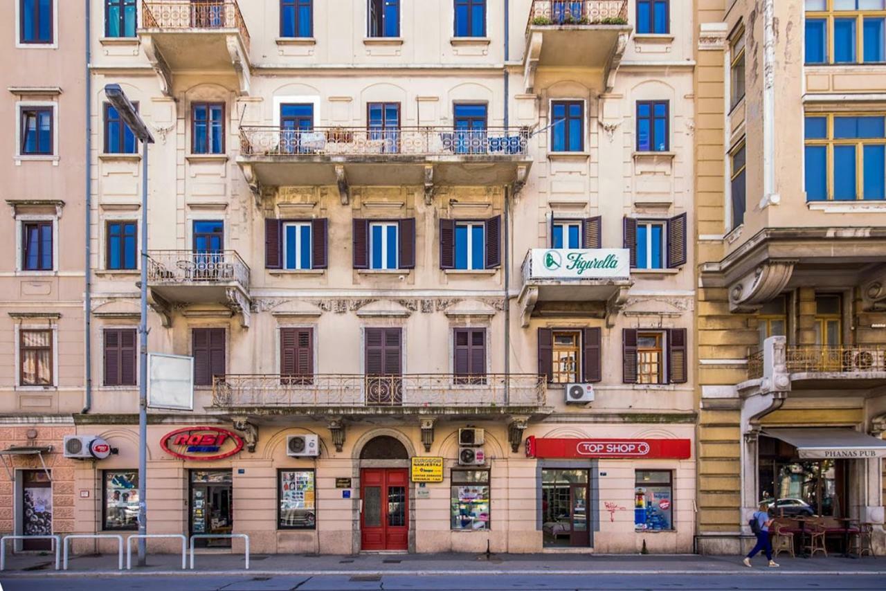 Apartments Black & White, Cherry & Blue Rijeka Ngoại thất bức ảnh